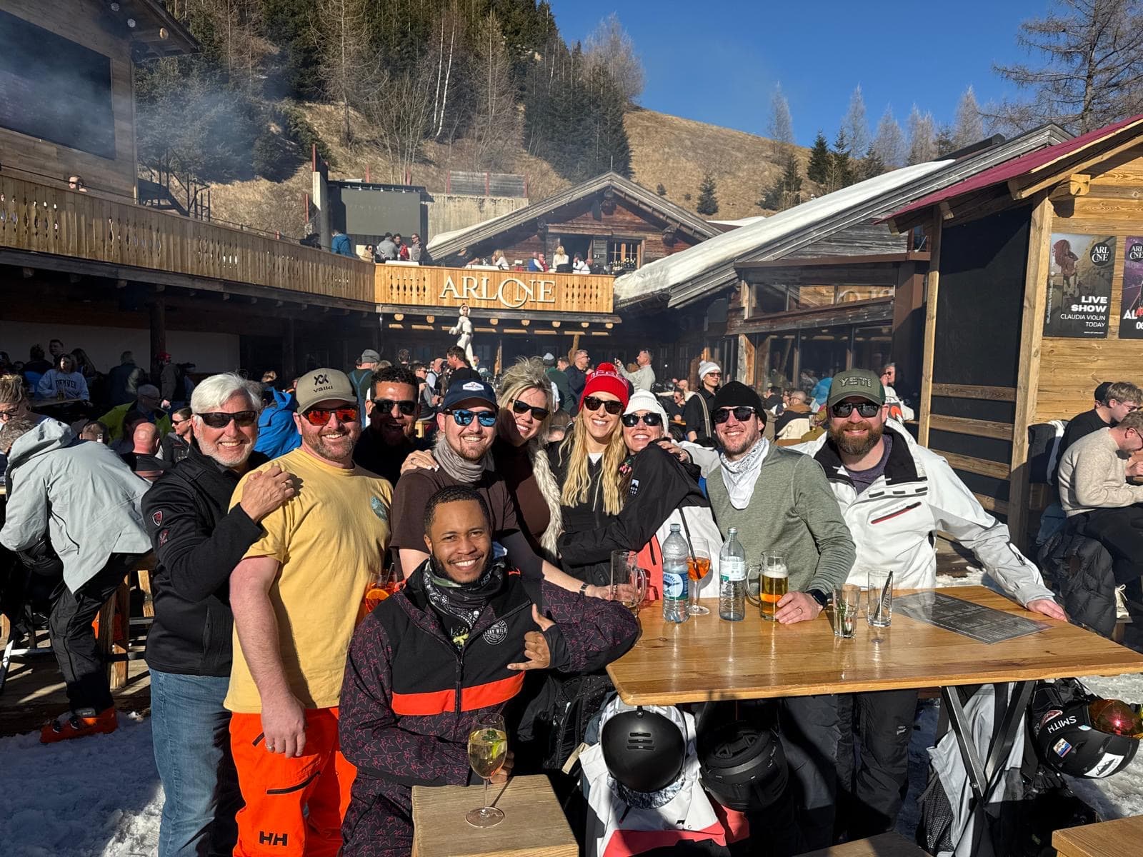 Snow & Adventure club members at après-ski